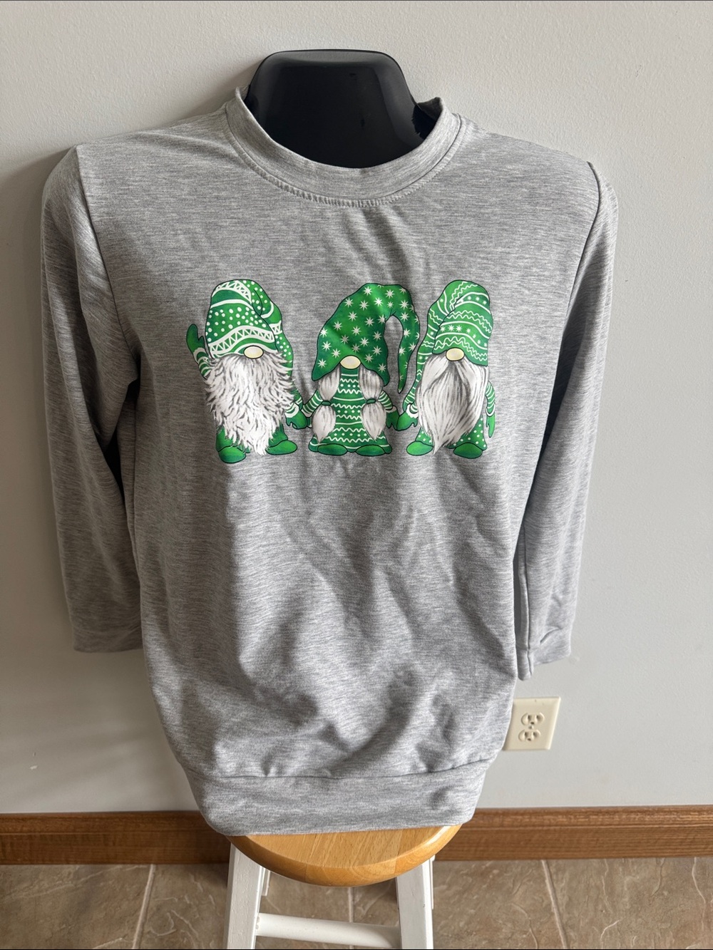 Christmas gnomes sweatshirt Sz L